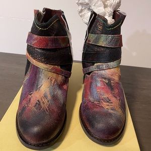 L Artiste navy multi color booties size 6